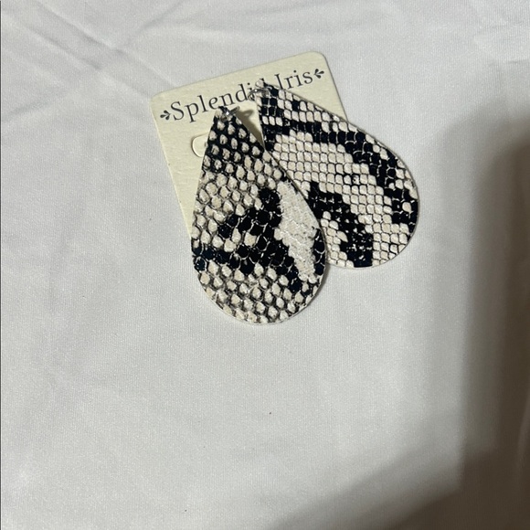 Splendid Monochrome Snake Pattern Earrings - Picture 1 of 1
